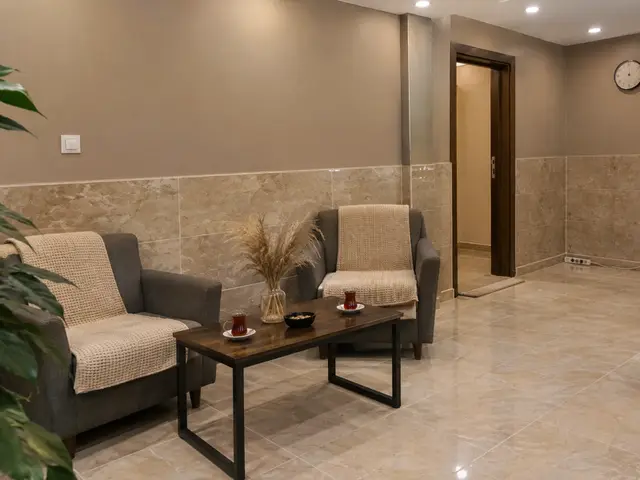 Koltuklu, mermer zeminli bekleme alanı — Selimpaşa, Masaj Salonun